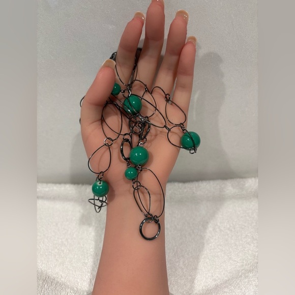 Vintage-Style Long Green Bead Necklace - Picture 4 of 6